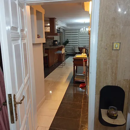 Апартаменты Gilmour House *